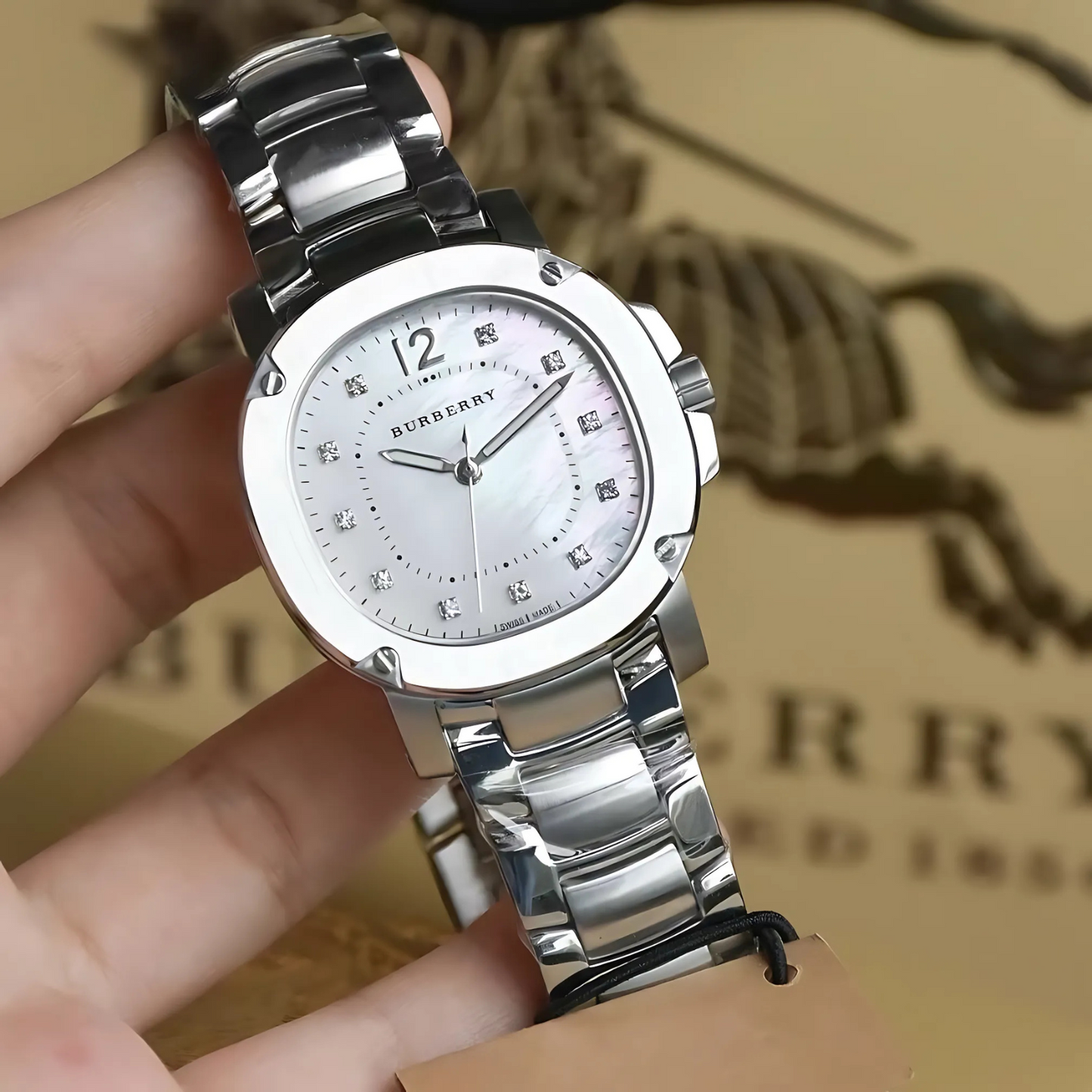 Montre Burberry The Britain Diamonds pour femme - BBY1804